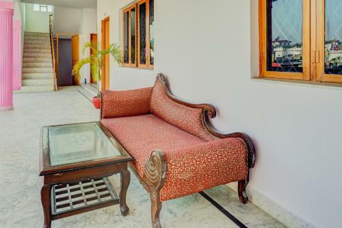 Hostal Oyo 78707 Pink House