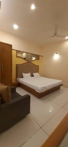 Hotel Giri Shankara