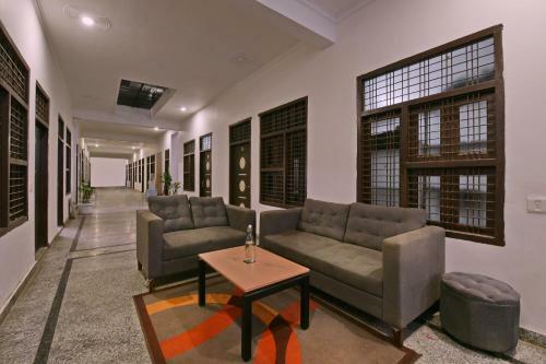Collection O 46143 Hotel Ratiram Palace