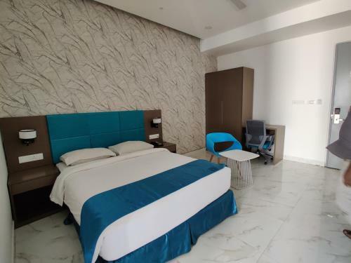 Hotel Pranahita Lake View