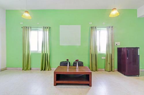 Hotel Collection O 81203 Shining Suites