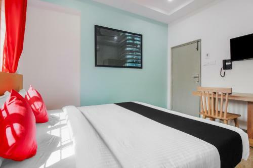 Capital O76170 Hotel Mayukha