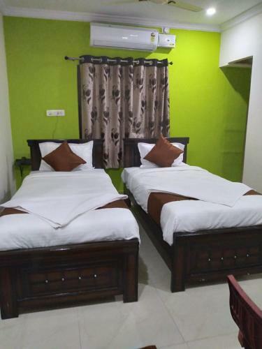 Sri Balaji Grand Hotel