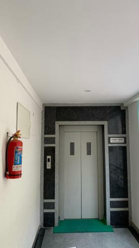 Hotel Cyc 011 Limestone Luxury