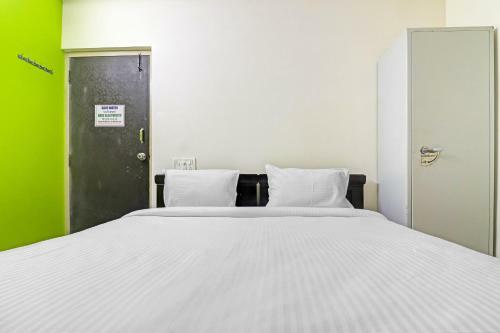 Hotel Collection O 86294 Cozzy Rooms