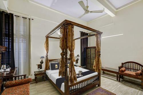 Townhouse Oak Hotel Ardency Blue