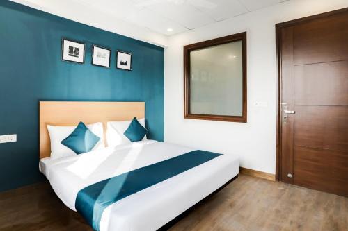 Hotel Silverkey Executive Stays 39550 Dakshin Marg Phase 2