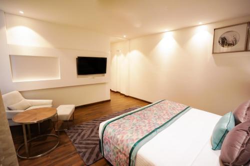 Hotel Regenta Suites Gurugram, Sohna Road, Sector 49