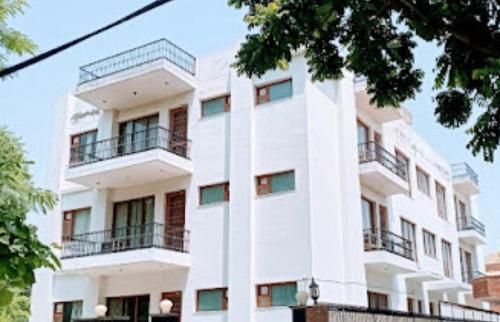 Hostal White House Residency, Gurugram