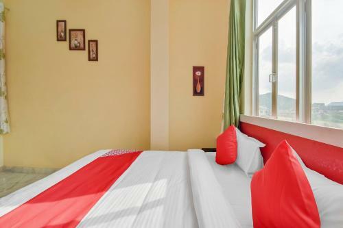 Oyo Flagship 46050 Hotel Roof Top