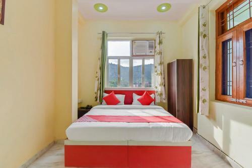 Oyo Flagship 46050 Hotel Roof Top