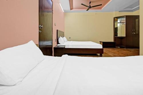 Oyo 85978 Hotel Bharat Palace