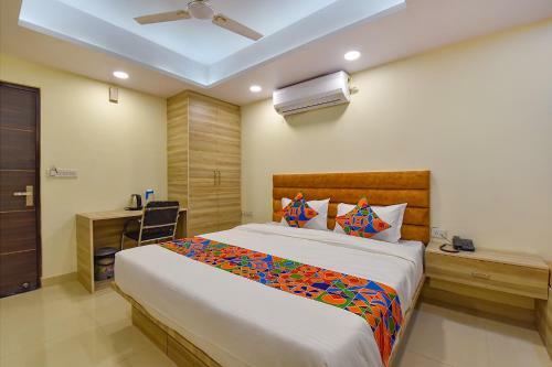 Fabhotel Pink City