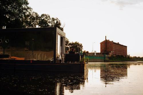 Lovely Floating House In A Romantic Little Town