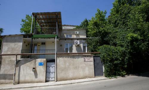 Hostal Pshavi Street Hotel
