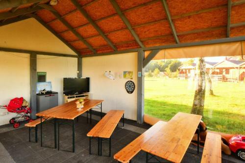 Apartment In Jaroslawiec With A Playground