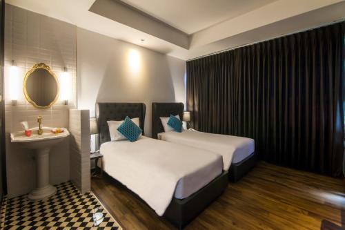 Hotel First House
