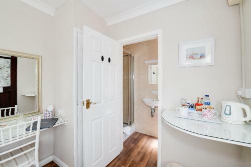 Hostal St Andrews Lodge Hotel - Guest House