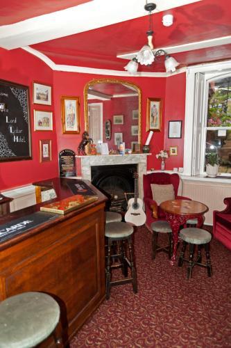 Hostal The Lord Lister Hotel