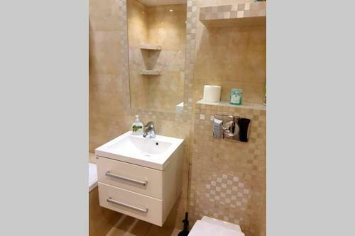 Silent Apartment No Parties Allowed