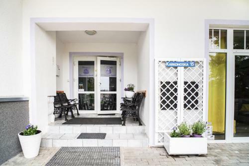 Bed & Breakfast Lawendowy Dworek