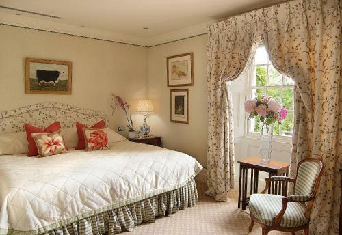 Summer Lodge Hotel