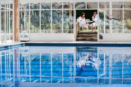 Summer Lodge Hotel