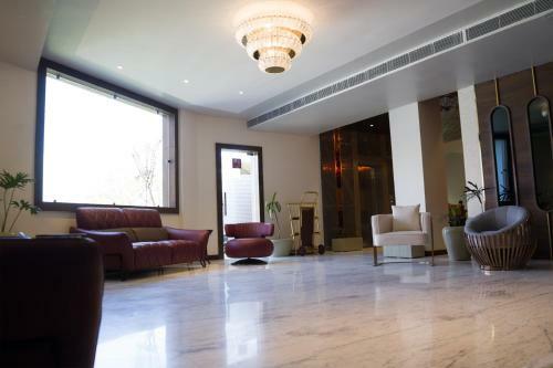 Hotel Clarks Inn Suites Kangra