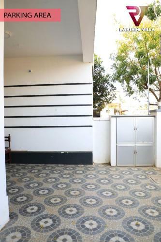Rakshini Villa Rv Home Stay