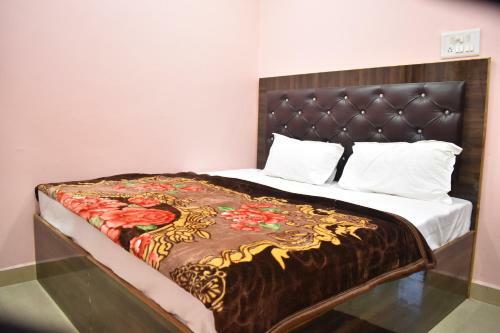Hotel Oyo 85416 Uttam Galaxy