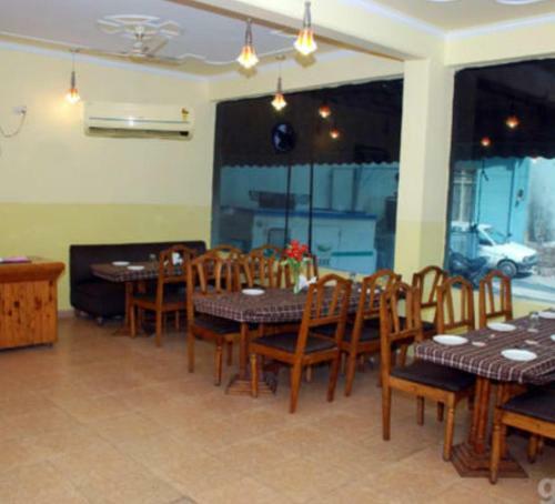 Hotel Aj International