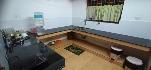 Kuttickattil Gardens With Kitchen