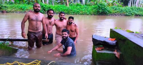 Kuttickattil Gardens With Kitchen