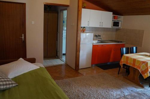 Apartments With A Parking Space Makarska - 17224