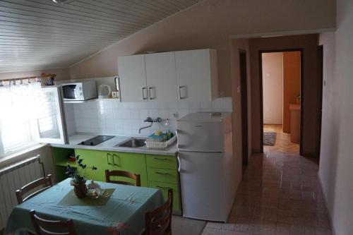 Apartments With A Parking Space Makarska - 17224