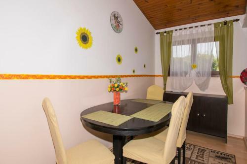 Apartment Ivo With Shared Swimming Pool