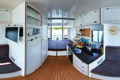 Houseboat Poland - P?ywaj?cy Domek Na Mazurach