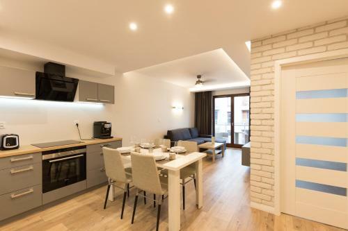 Apartlogy Aura2 105 - Experience Intelligent Living While Travelling