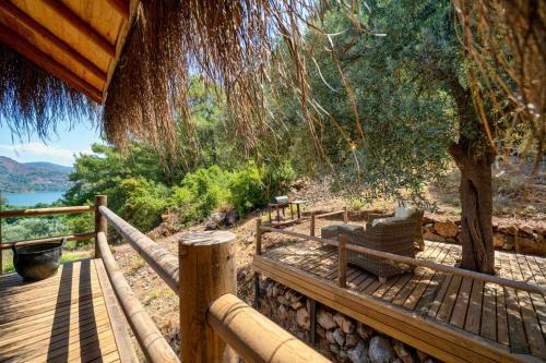 Villa Enchanting Forest Cottage With Lake View