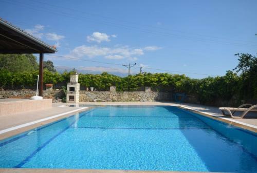 Villa Sleeps 6, Private Pool.close To Town.