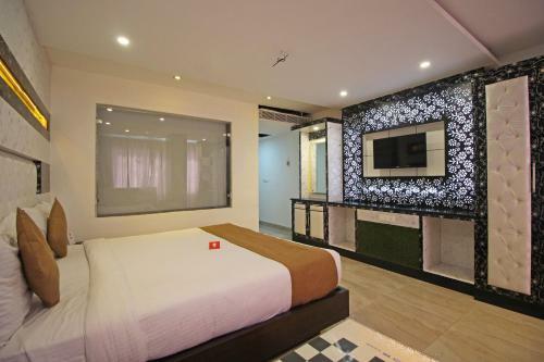 Hotel Oyo 4964 Golden Oyster Suites