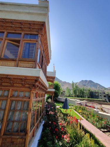 Hostal Namra Villa