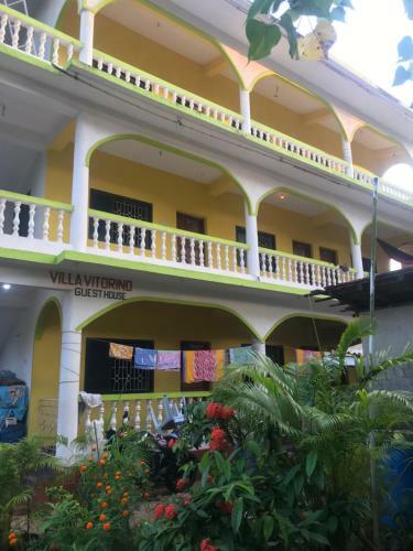 Hostal Vitorino Palace Totem Guest House