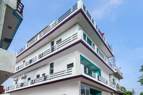 Spot On 48572 Hotel Lucknow Inn