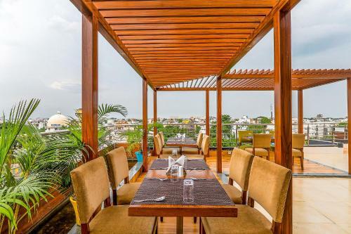 Fabhotel Surya Grand Gomti Nagar