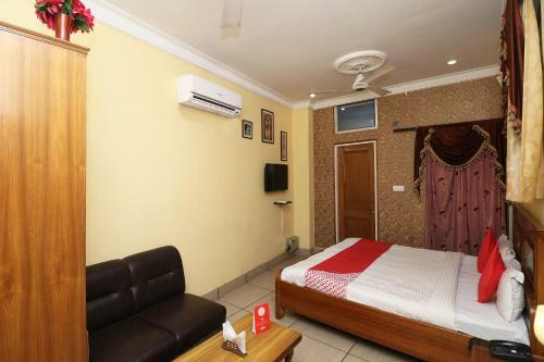 Collection O 30858 Hotel Sp Rooms