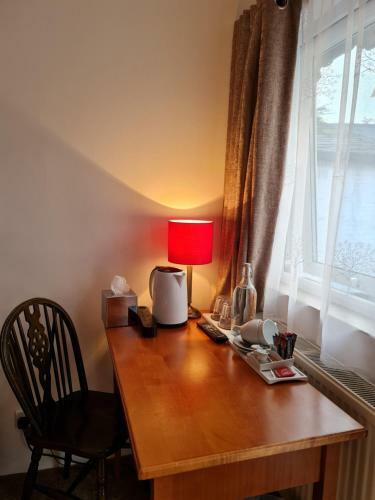 Pymgate Lodge Airport Hotel