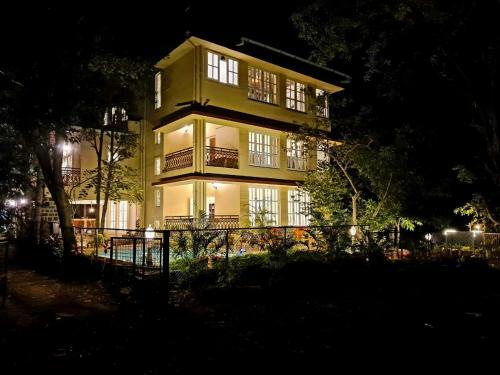Antilia Villa - Luxurious/ac/swimming Pool