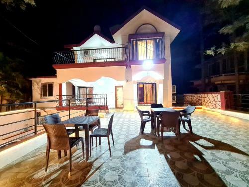 Oreo Villa With AC