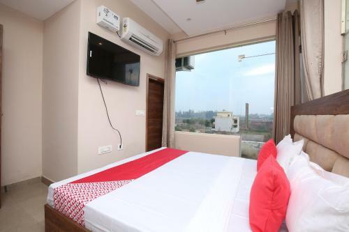 Oyo 27743 Hotel Platina
